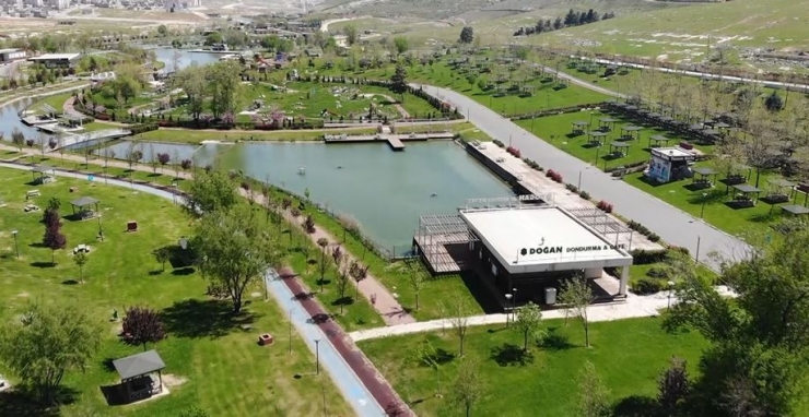 Gaziantep’te Yoğun Caddeler Ve Mesire Alanları Boş Kaldı