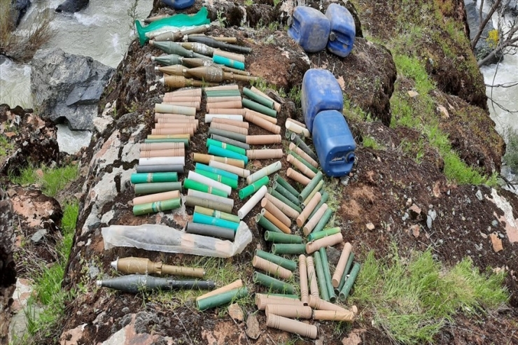 Hakurk’ta Pkk’ya Ait Çok Sayıda Silah Ve Mühimmat Ele Geçirildi