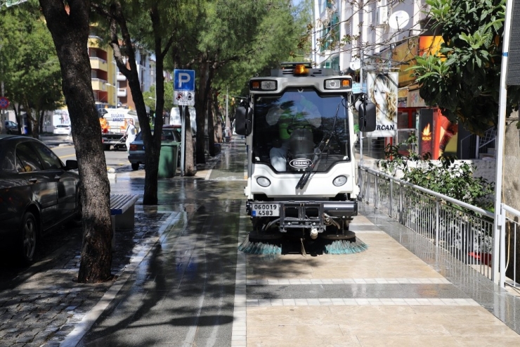 Muğla Sokakları Deterjan İle Yıkanıyor