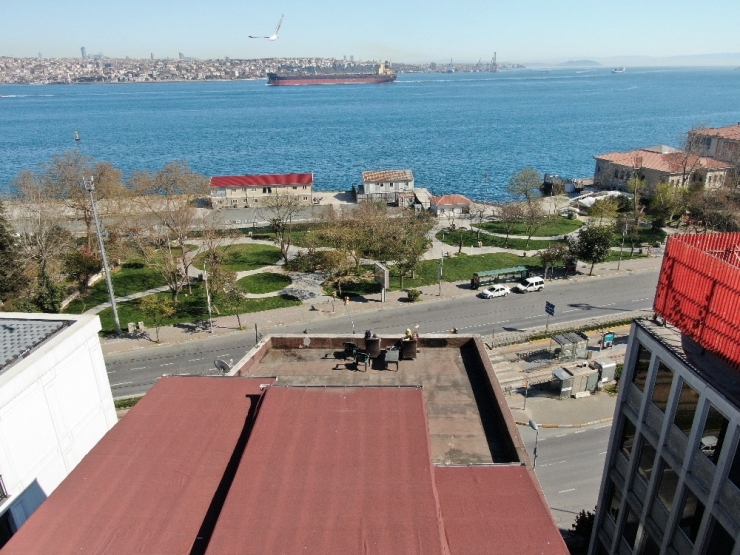 Sokağa Çıkma Kısıtlamasında Teraslarında Keyif Yaptılar