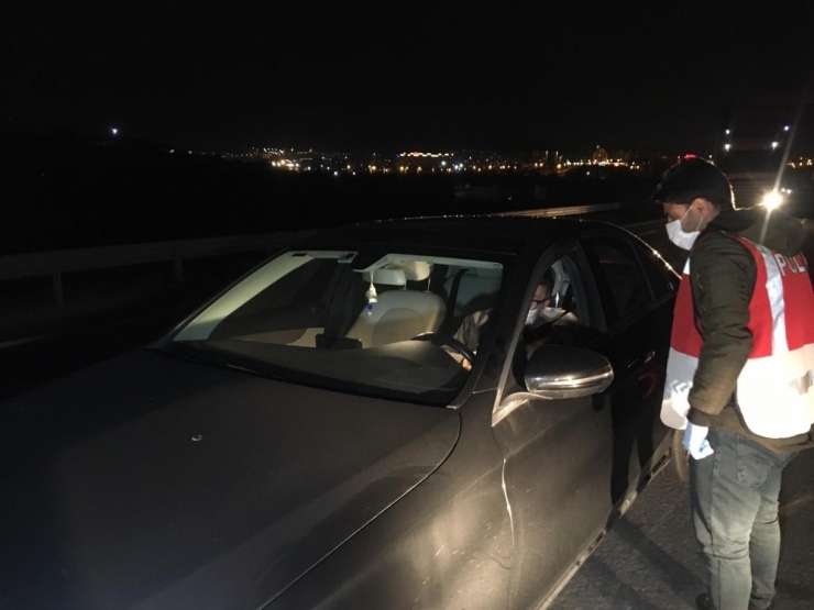 İstanbul’da Giriş Çıkış Noktalarında Korona Virüs Denetimi Devam Ediyor