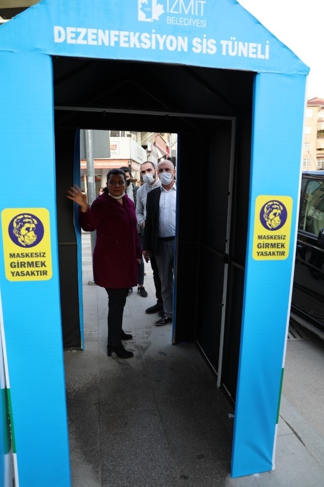 İzmit Belediyesi Bir ‘Dezenfeksiyon Sis Tüneli’ni Daha Hizmete Sundu