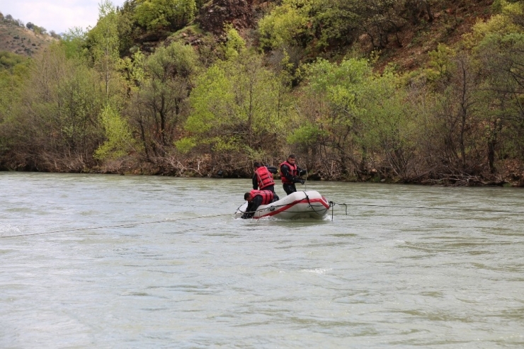 Kayıp Uzman Çavuş Güneş Ve Gülistan’ı Arama Çalışmaları Sürüyor