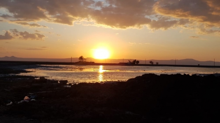 Herkes Evde, Onlar Çalışıyor