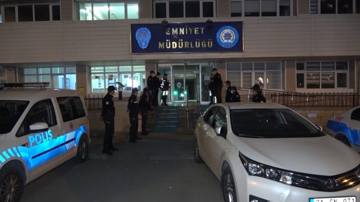 Gece Yarısı ’Kumar’ Operasyonu: 18 Kişiye 56 Bin 700 Tl Ceza