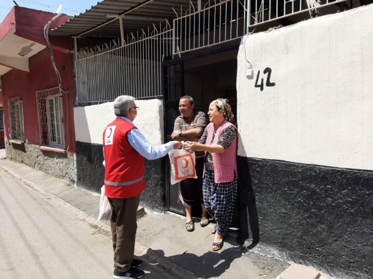 Kızılay’dan Sokağa Çıkamayanlara Gıda Yardımı