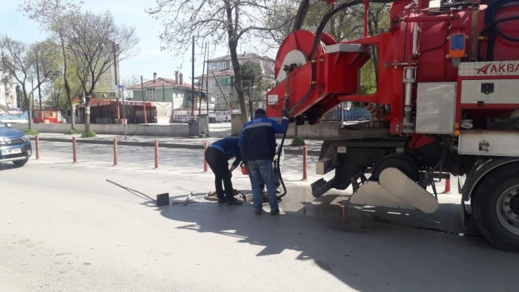 Kocaeli’de Boşalan Caddelerde Altyapı Hatları Temizleniyor