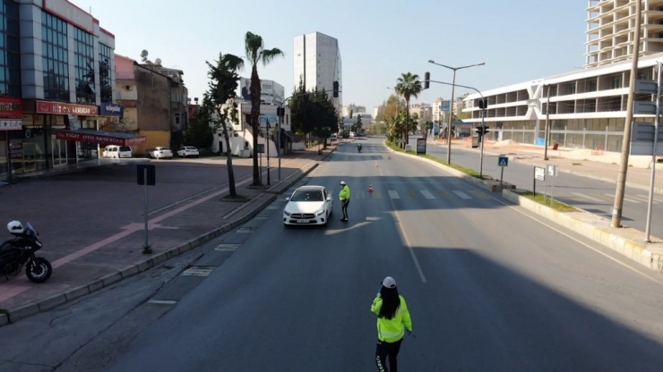 Mersin’de Cadde Ve Sokaklar Boş Kaldı