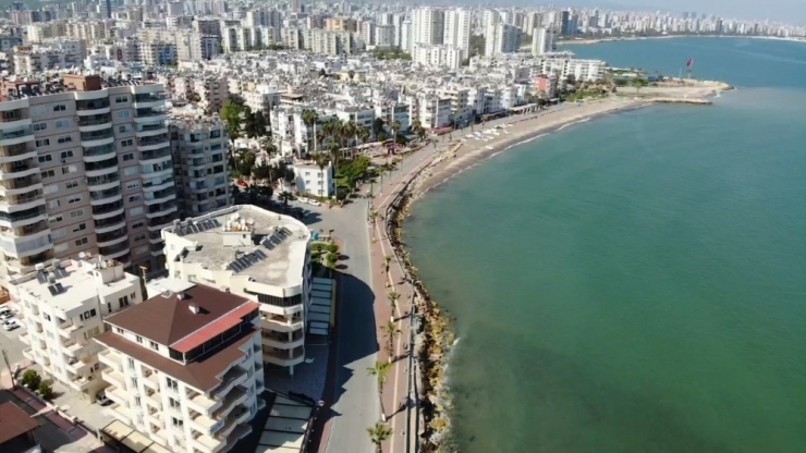 Mersin’de Cadde Ve Sokaklar Boş Kaldı