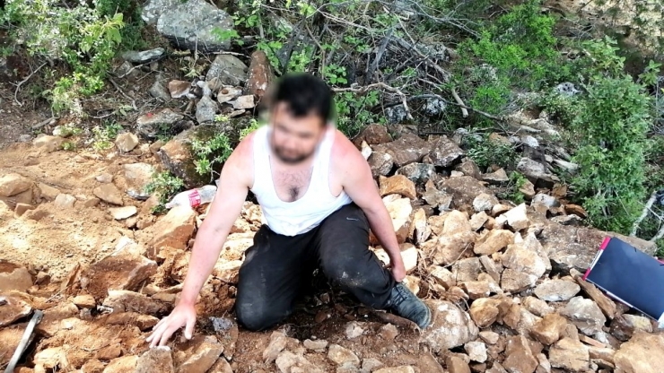 Sokağa Çıkma Kısıtlamasını Fırsat Bilen Defineciler Jandarmaya Yakalandı