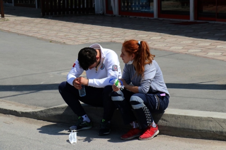 Sakarya’da Ambulans Ve Pikap Çarpıştı: 2’si Sağlık Çalışanı 3 Yaralı