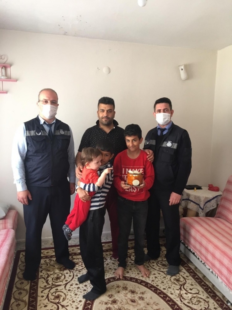 Şehzadeler Zabıtasından Sürpriz Kutlama