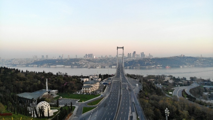 Sokağa Çıkma Kısıtlamasının 2’inci Gününde De Boş Kalan 15 Temmuz Şehitler Köprüsü Havadan Görüntülendi