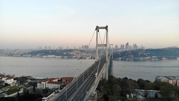 Sokağa Çıkma Kısıtlamasının 2’inci Gününde De Boş Kalan 15 Temmuz Şehitler Köprüsü Havadan Görüntülendi