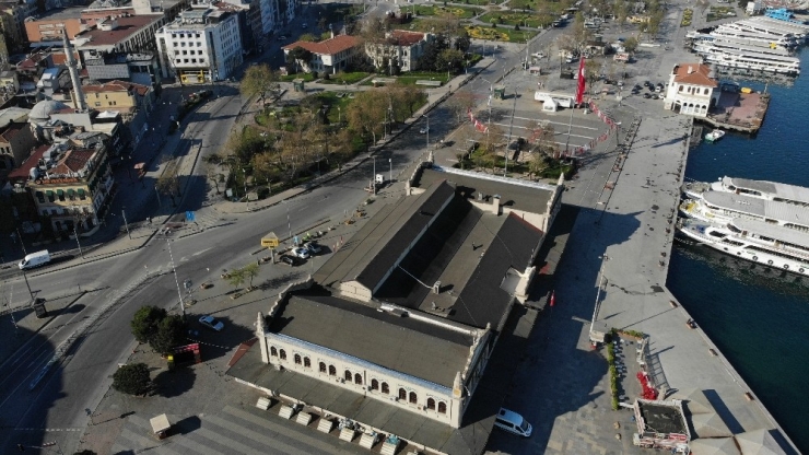 Sokağa Çıkma Kısıtlamasının İkinci Gününde Boş Kalan Kadıköy Meydanı Havadan Görüntülendi