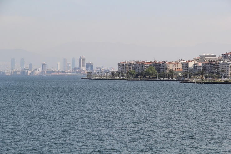 Kısıtlamanın İkinci Gününde De İzmir Sokaklarında Sessizlik Hakim