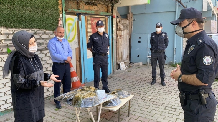 Korona Virüs Günlerinde Sağlık Çalışanları Ve Polislere Yemekli Destek