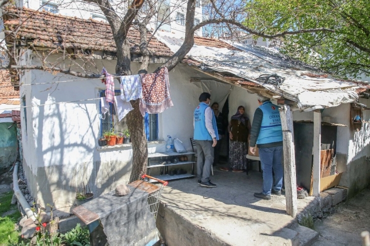 Tdv Gönüllüleri Ve Din Görevlileri Yaşlı Ve Hastaların Yardımına Koşuyor