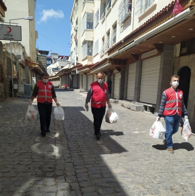 Türk Kızılayı’ndan İhtiyaç Sahibi Ailelere Gıda Yardımı