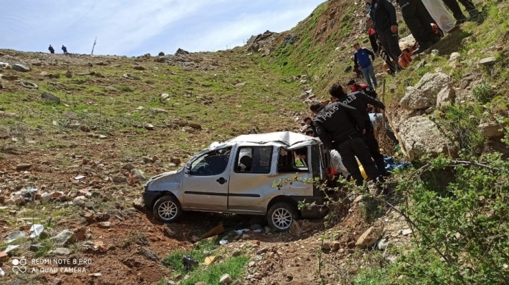 50 Metrelik Uçuruma Düşen Otomobildeki Çift Ölümden Döndü