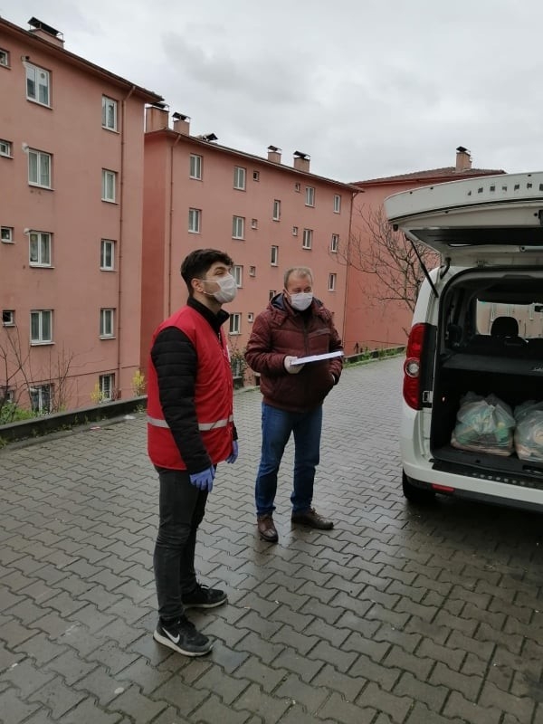 Kızılay Sokağa Çıkamayanlara 3 Bin Ekmek Dağıttı