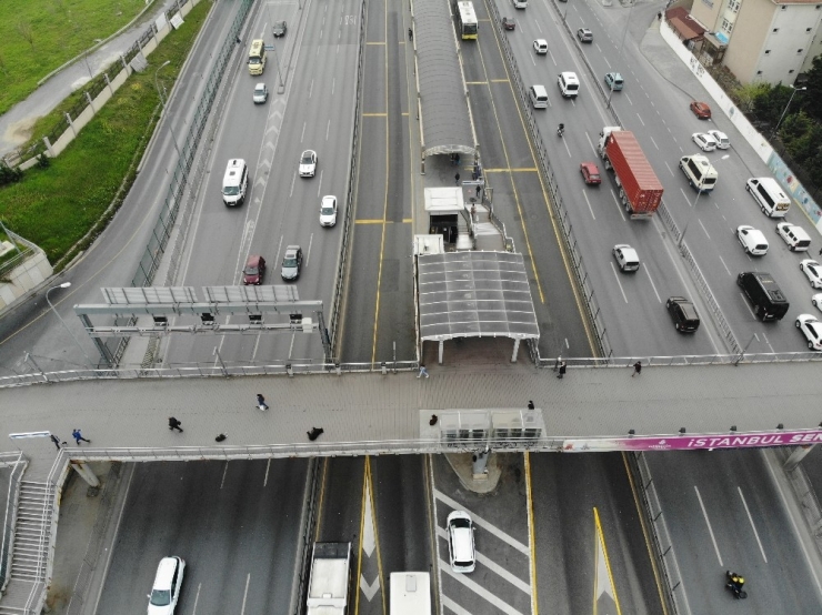 E-5 Ve Metrobüs Yollarında Kısıtlama Sonrası Hareketlilik Drone İle Görüntülendi