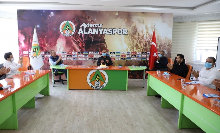 Alanyaspor, Başkan Çavuşoğlu’nun Doğum Gününü Kutladı