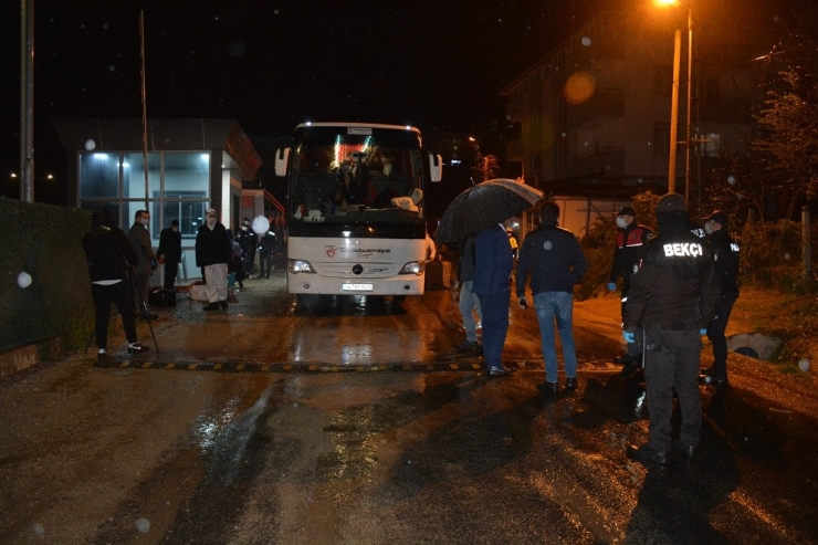 Almanya’dan Gelen Yolcular Öğrenci Yurduna Yerleştirildi