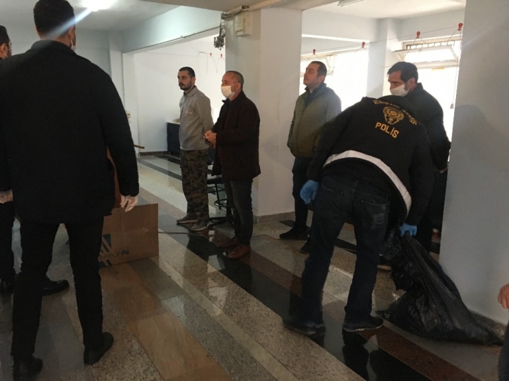 Ataşehir’de Kaçak Maske Üretimi Yapılan Atölyelere Baskın