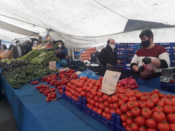 Bağcılar’da Pazarlarda Korona Virüse Karşı Tek-çift Uygulaması