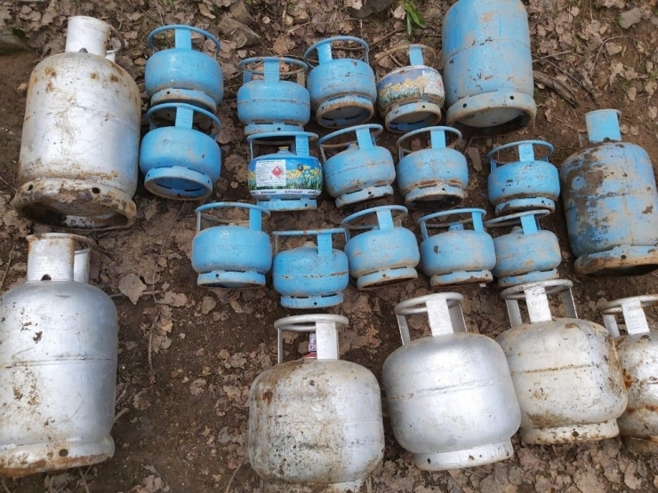 Bingöl’de, Teröristlerin Mühimmat Ve Malzemeleri Ele Geçirildi