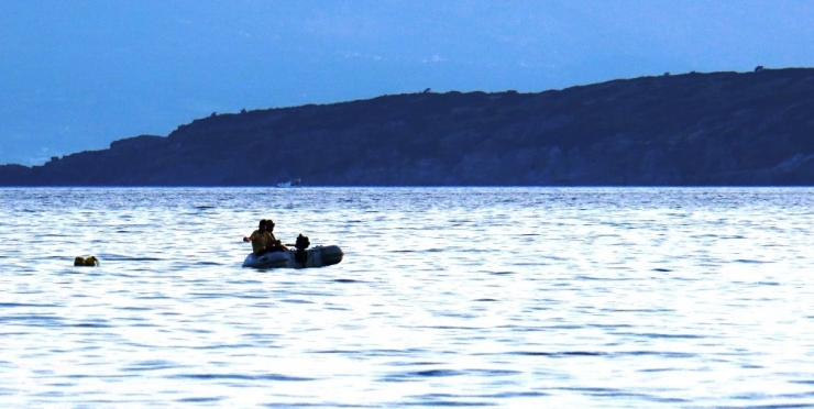 Yasağı Denizde Deldiler, Cezayı Yediler