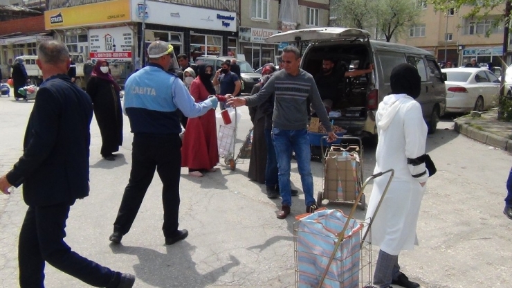Bursa’da Vatandaşlar Pazara Akın Etti