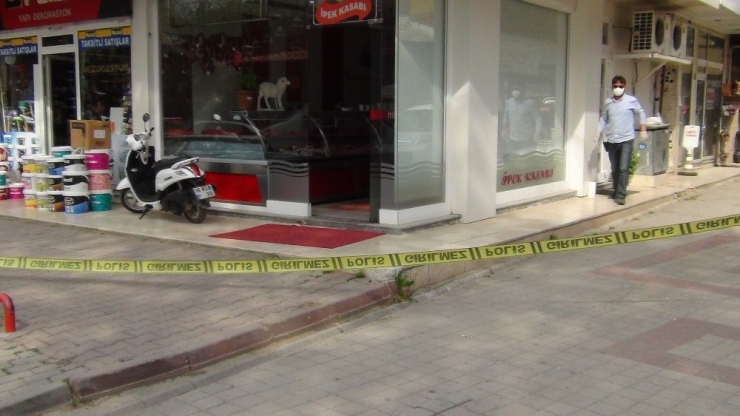 İşyerinde Kalp Krizi Geçiren Adam Kafasını Yere Vurarak Hayatını Kaybetti