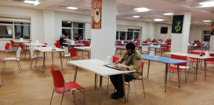 Büyükşehirden Sağlık Çalışanlarına Sıcak Çorba İkramı