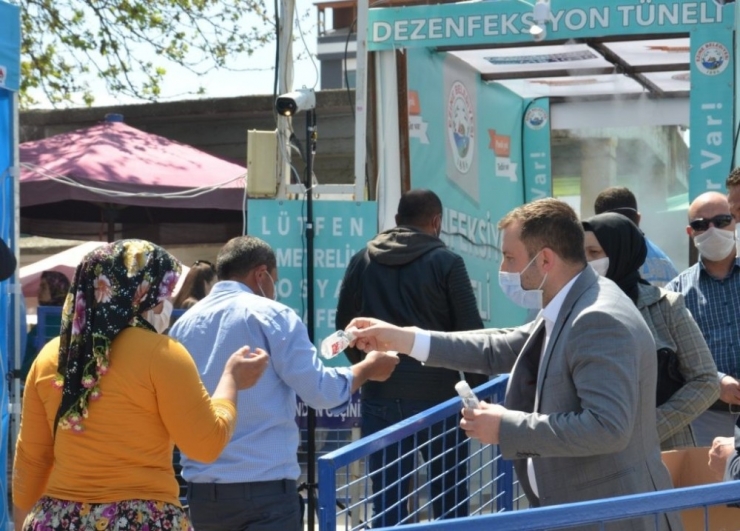 Ezine’de Vatandaşlara ’Borel’ Dağıtıldı