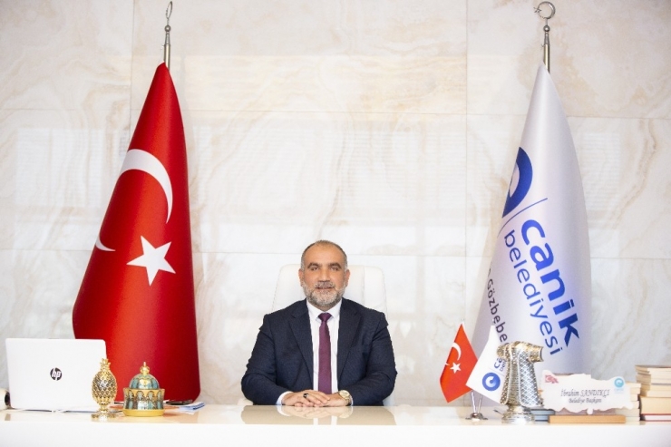 İstiklal Marşı’nı En Güzel Okuyan 55 Çocuğa ‘Muhabbet Kuşu’