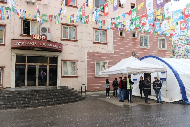 Hdp Önündeki Ailelerin Evlat Nöbeti Devam Ediyor