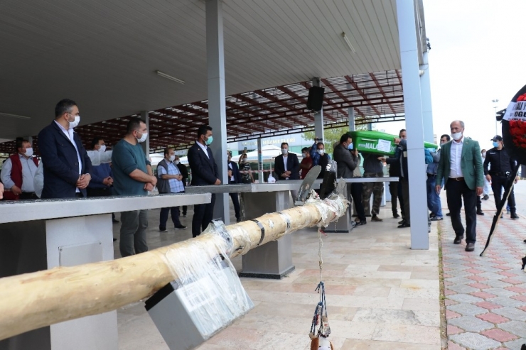 Malatya’nın Sevilen Yüzü ‘Mercedes Kadir’ Son Yolcuğuna Uğurlandı