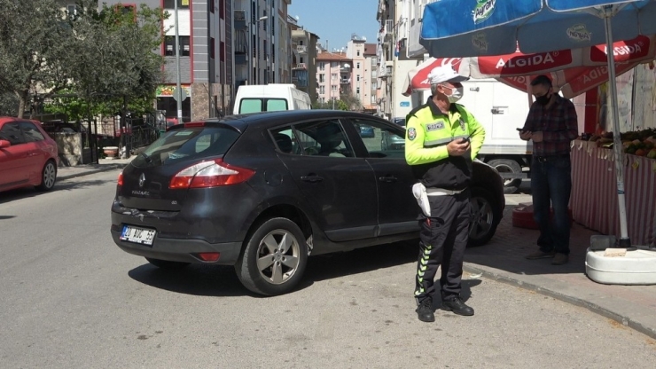 El Freni Çekilmeyen Otomobil Son Anda Durdu, Faciadan Dönüldü