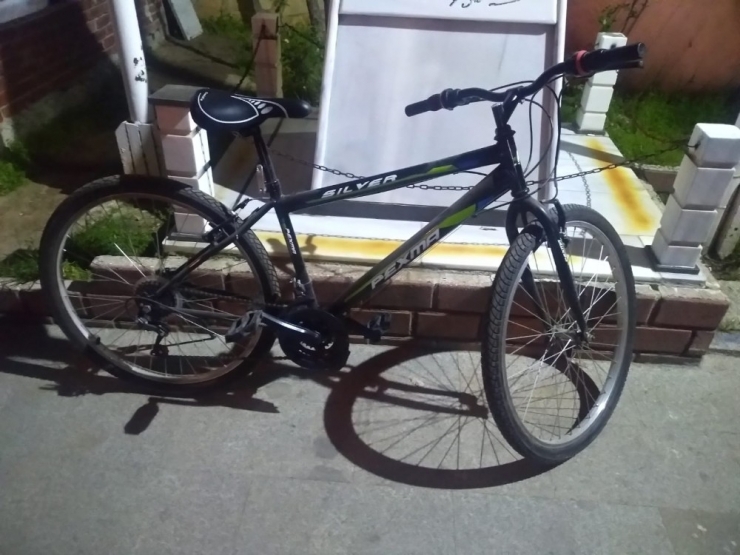 Dışarı Çıkmamaları Gerekirken Bisiklet Çalarken Yakalandılar