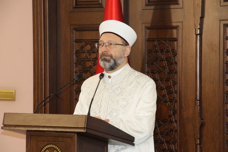 Diyanet İşleri Başkanı Erbaş: "Teravih Namazları Evlerde Ferdi Olarak Kılınacak"