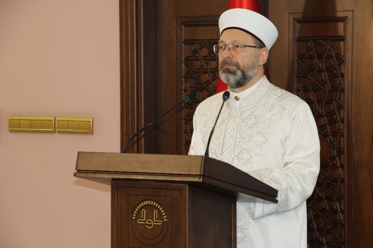 Diyanet İşleri Başkanı Erbaş: "Teravih Namazları Evlerde Ferdi Olarak Kılınacak"