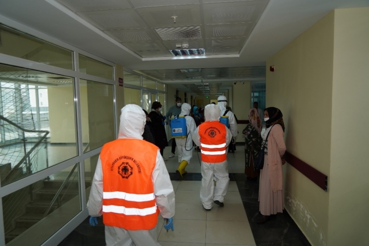 Büyükşehir Belediyesi Kamu Ve Özel Kuruluşlarda Dezenfektan Çalışmalarını Sürdürüyor