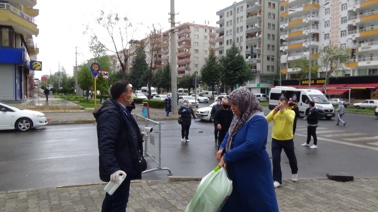 Diyarbakır’da Bir Caddede Araç Giriş Çıkışları Kısıtlandı