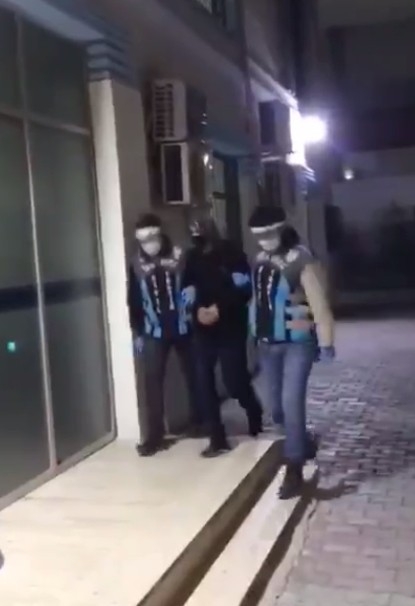 Esenyurt’ta Otomobiline Bağladığı Aküllü Arabayla Çocuğunu Gezdiren Baba Yakalandı