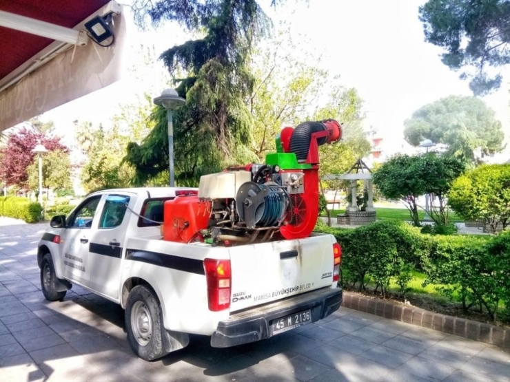 Manisa’da Bir Yandan Virüsle, Bir Yandan Da Haşereyle Mücadele