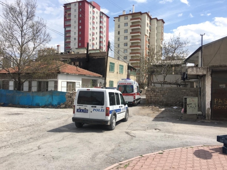 Bir Haftadır Haber Alınamayan Yaşlı Adam Evinde Ölü Bulundu