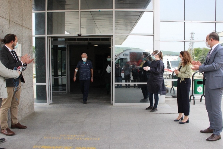 Korona Virüse Yakalanan 74 Yaşındaki Hasta, 11 Gün Sonra Taburcu Oldu