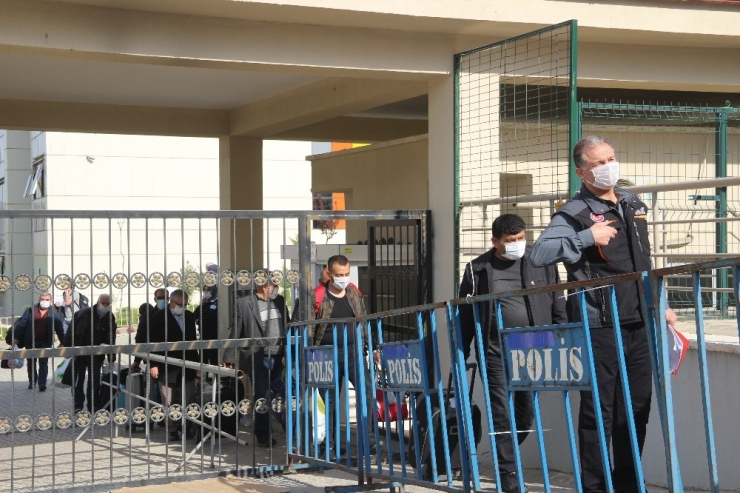 Karantina Süresi Dolan 309 Kişi Memleketlerine Gönderildi